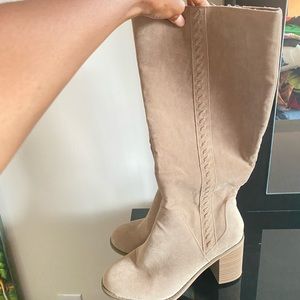 Women’s Tan Heeled boots